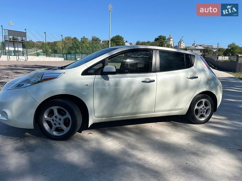 Хэтчбек Nissan Leaf 2012 в Львове