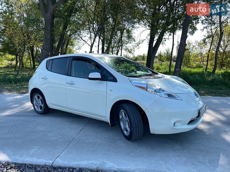 Хэтчбек Nissan Leaf 2012 в Львове