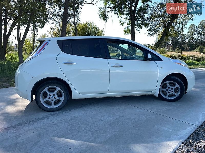Хэтчбек Nissan Leaf 2012 в Львове