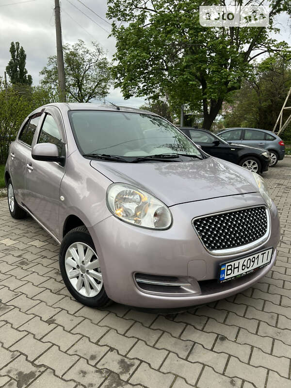 Nissan March 2013