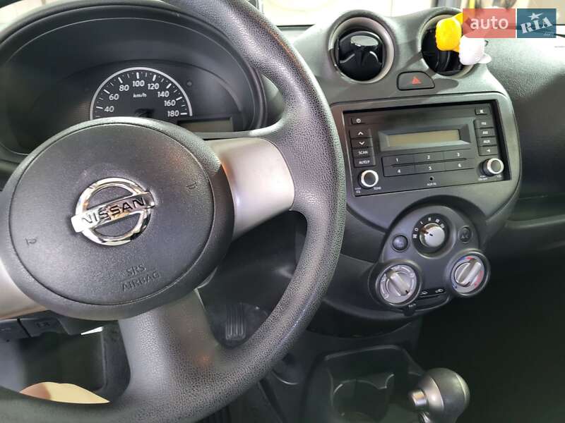 Хэтчбек Nissan March 2012 в Вишневом