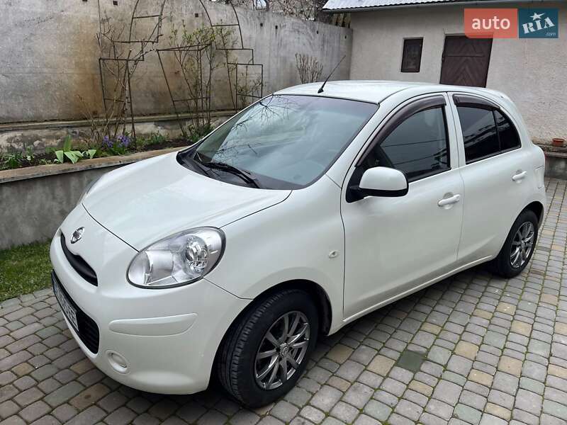 Хетчбек Nissan March 2011 в 