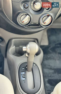 Хетчбек Nissan March 2014 в 