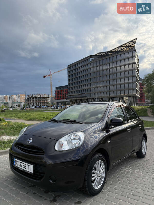 Хэтчбек Nissan March 2012 в Львове