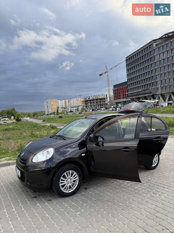 Хэтчбек Nissan March 2012 в Львове
