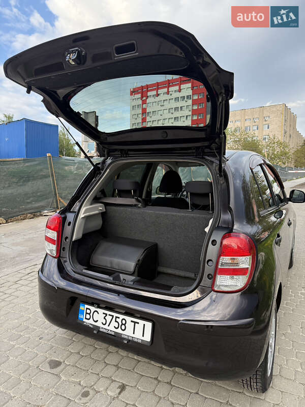 Хэтчбек Nissan March 2012 в Львове
