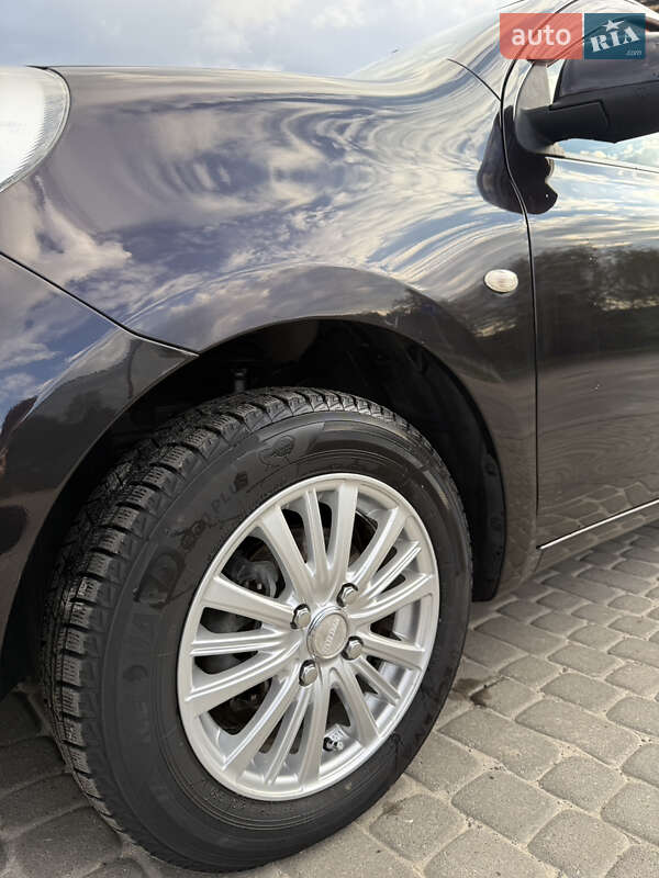 Хэтчбек Nissan March 2012 в Львове