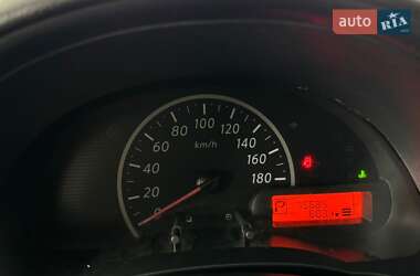 Хетчбек Nissan March 2011 в 