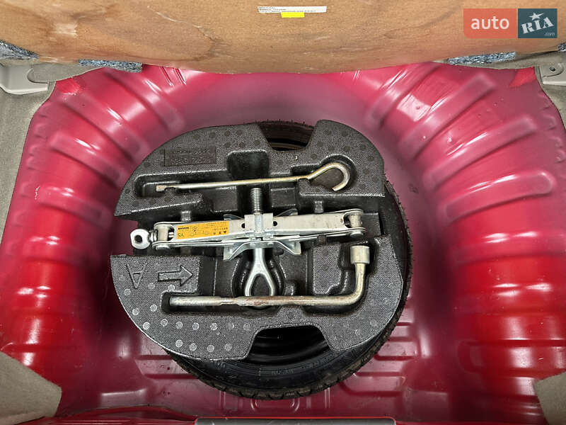 Хетчбек Nissan March 2010 в Житомирі