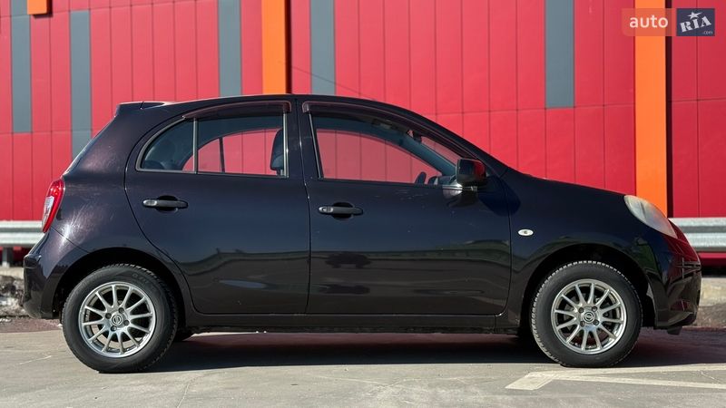 Хэтчбек Nissan March 2013 в Киеве