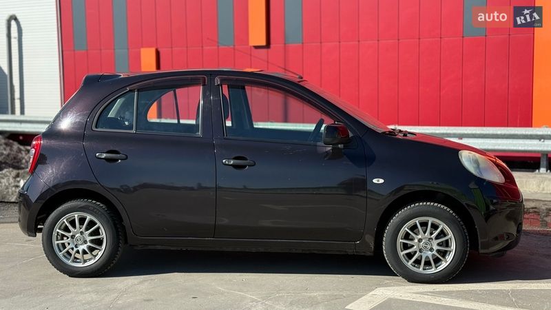Хэтчбек Nissan March 2013 в Киеве