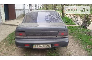 Седан Nissan Maxima 1992 в Калуше