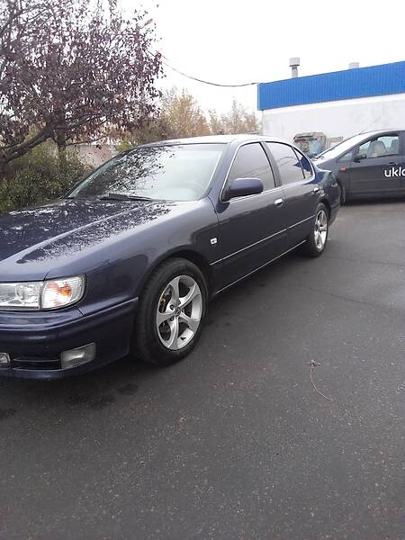 Седан Nissan Maxima 1996 в Кривому Розі