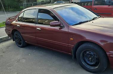 Седан Nissan Maxima 1997 в Нововолынске