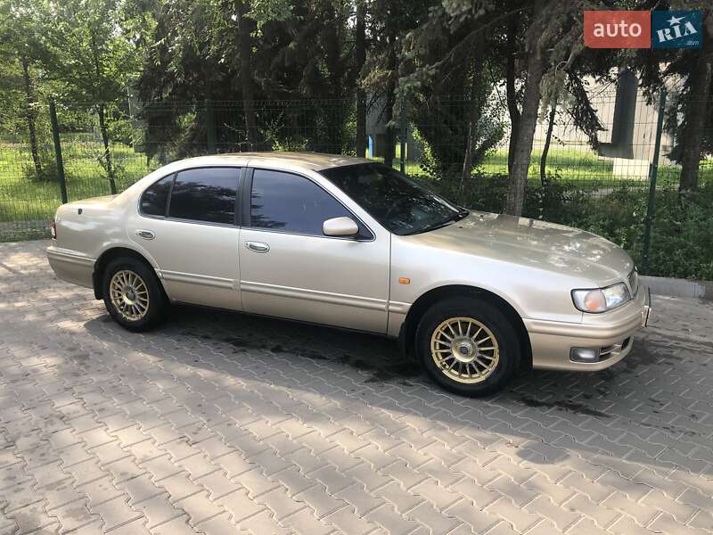 Седан Nissan Maxima 1998 в Кривом Роге