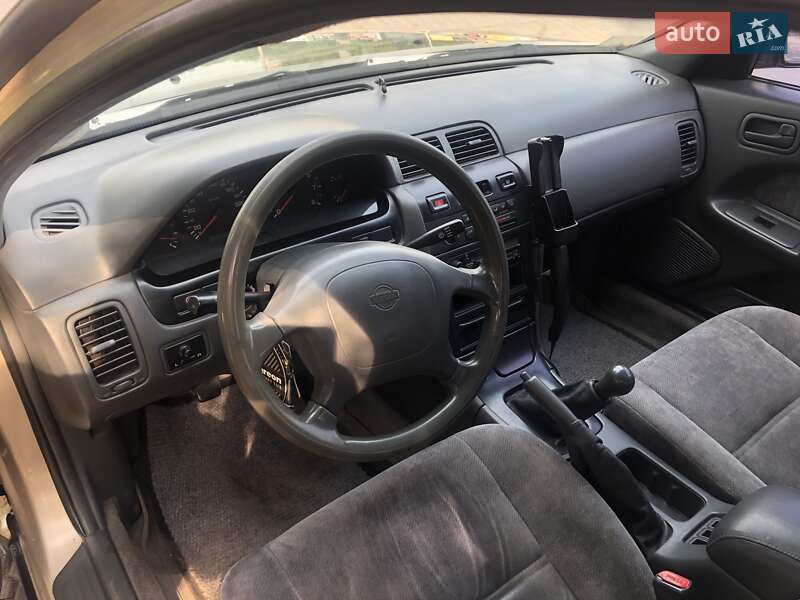 Седан Nissan Maxima 1998 в Кривом Роге