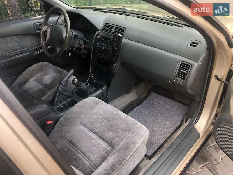 Седан Nissan Maxima 1998 в Кривом Роге