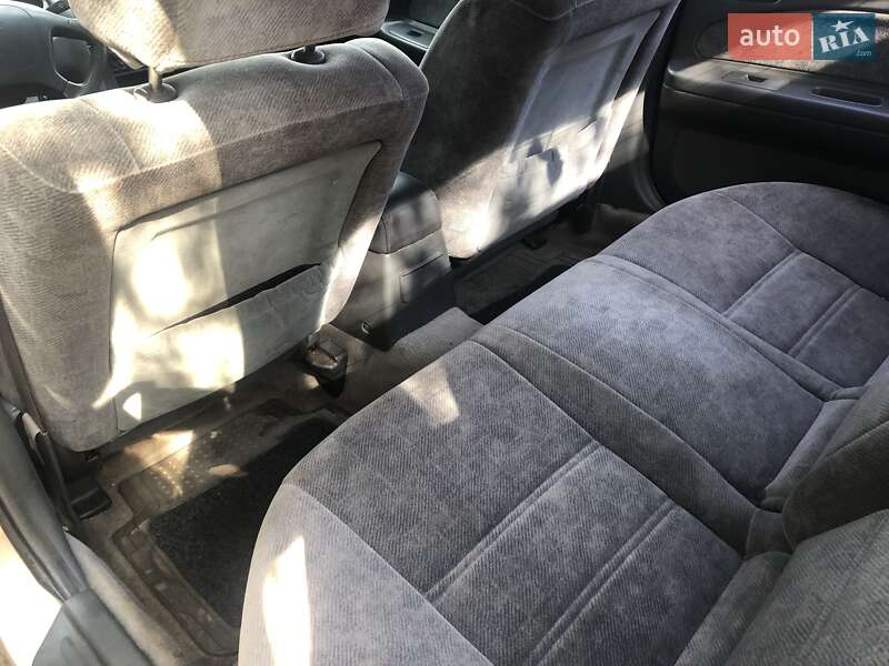 Седан Nissan Maxima 1998 в Кривом Роге