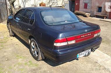 Седан Nissan Maxima 1995 в Новоукраинке