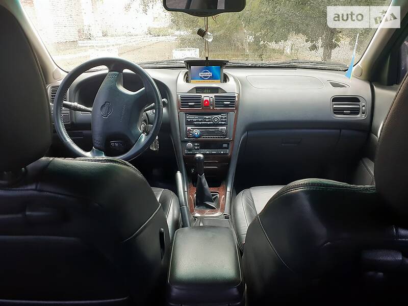 Седан Nissan Maxima 2000 в Днепре