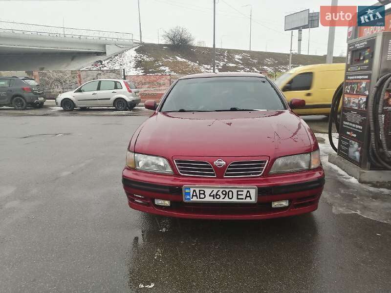 Седан Nissan Maxima 1996 в Києві