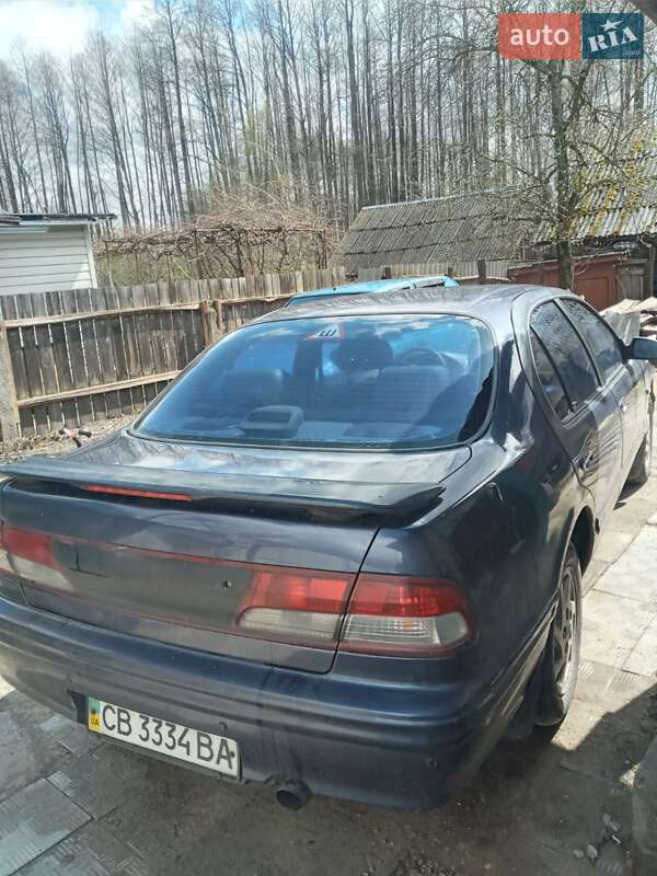 Седан Nissan Maxima 1998 в Сновске