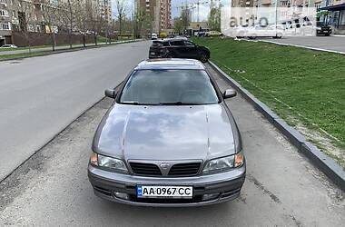 Седан Nissan Maxima 1996 в Києві