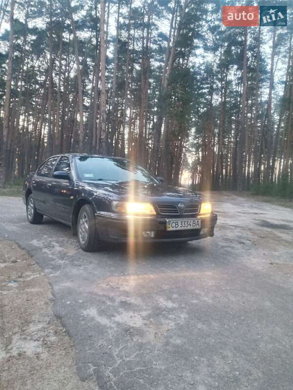 Седан Nissan Maxima 1998 в Сновске