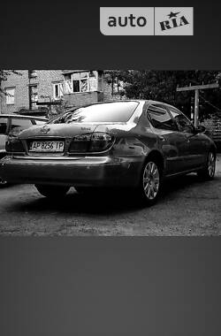 Седан Nissan Maxima 2001 в Бердянске