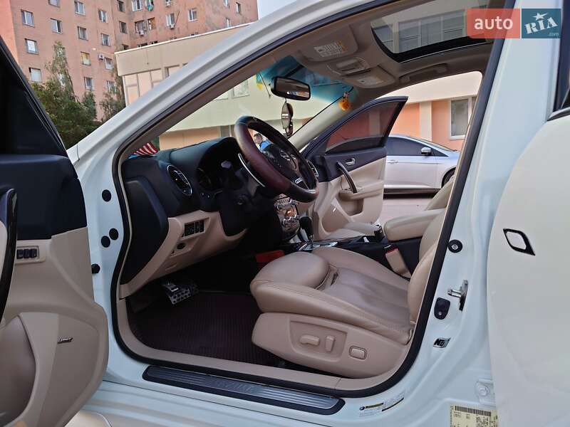 Седан Nissan Maxima 2014 в Полтаві