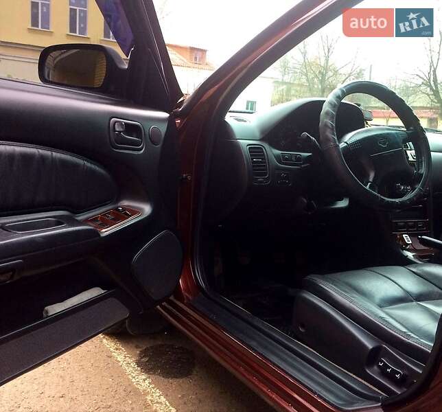 Седан Nissan Maxima 1999 в Вознесенске