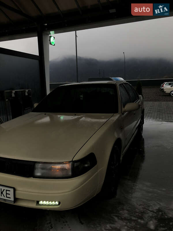 Седан Nissan Maxima 1994 в Хусті