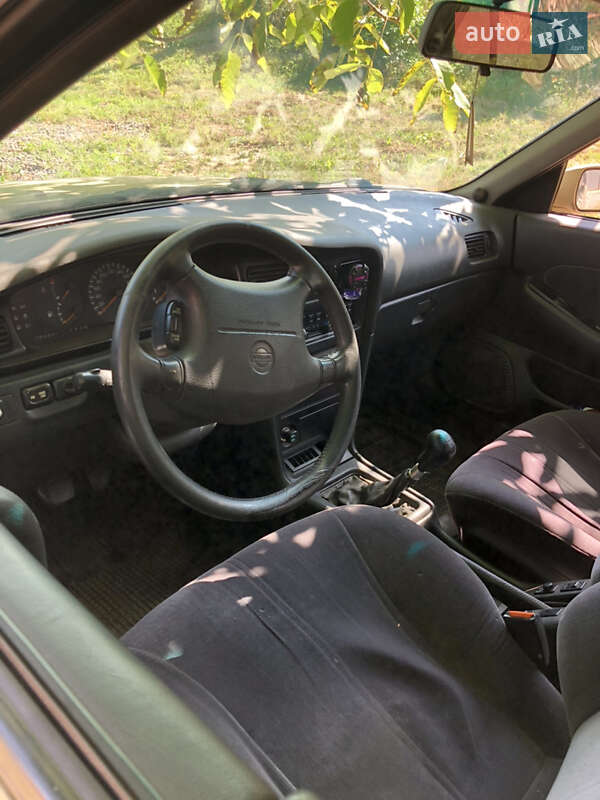 Седан Nissan Maxima 1994 в Хусті