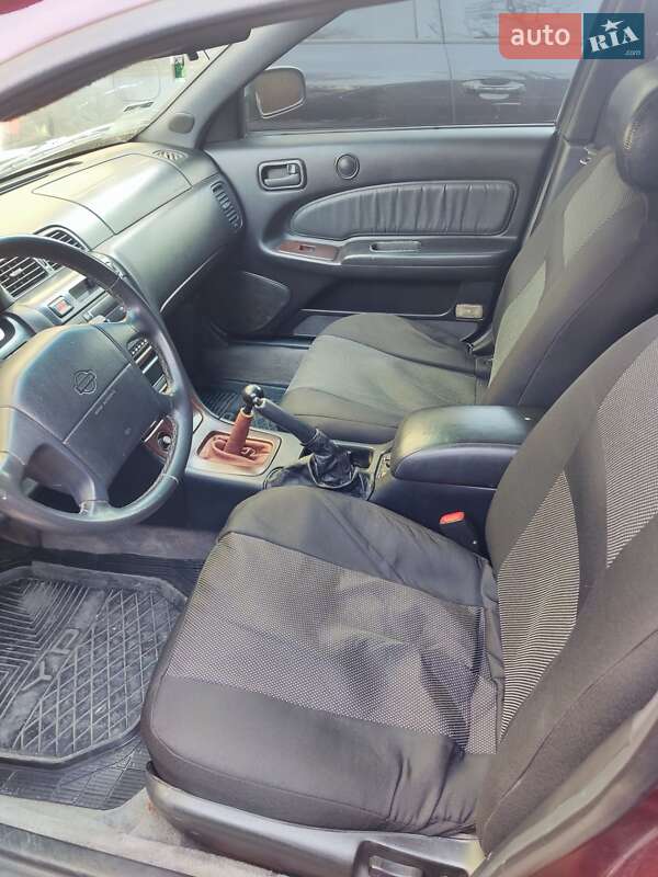 Седан Nissan Maxima 1995 в Одессе