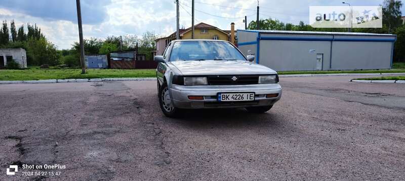 Седан Nissan Maxima 1991 в Ровно