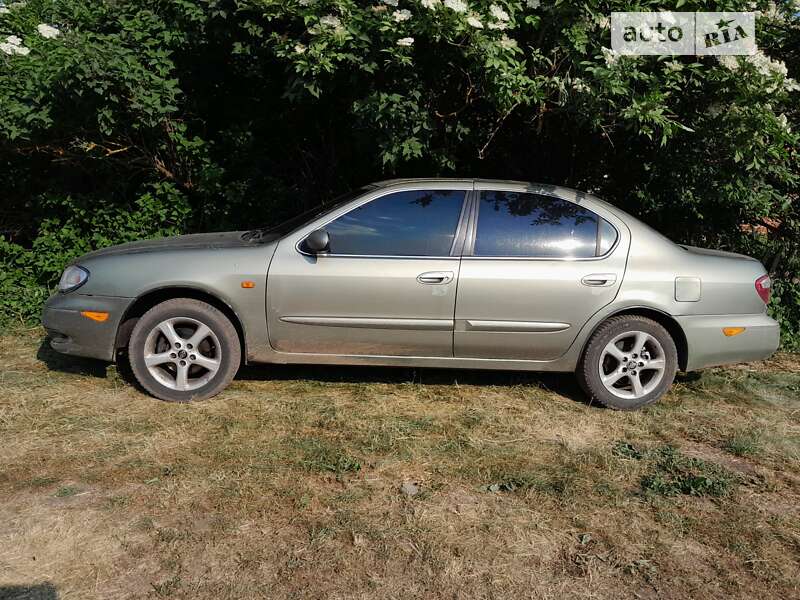 Седан Nissan Maxima 2000 в Золочеві