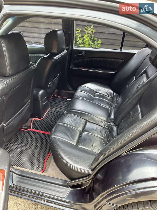 Седан Nissan Maxima 2000 в Сарнах