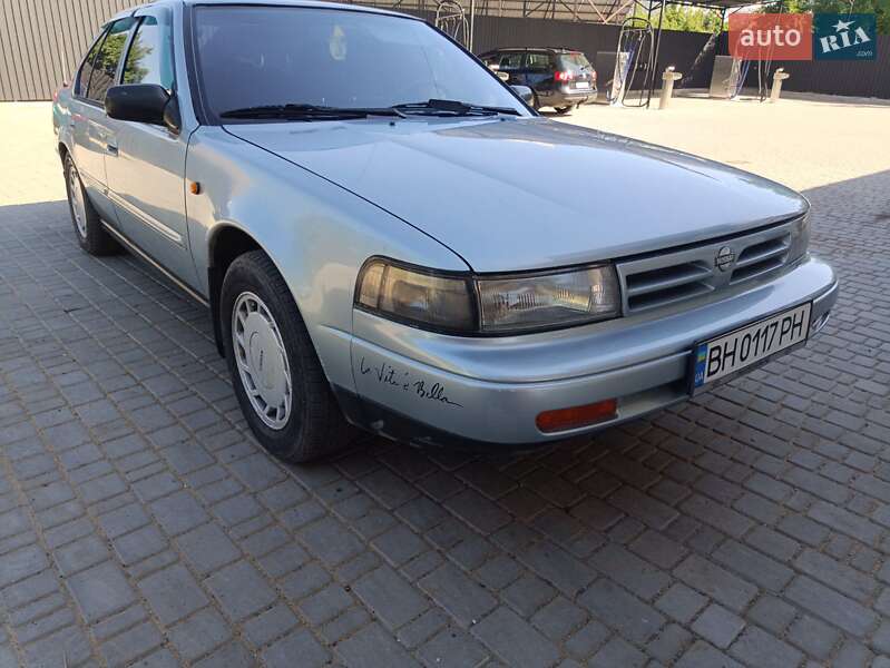 Седан Nissan Maxima 1990 в Первомайске