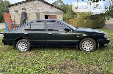 Седан Nissan Maxima 1998 в Староконстантинове