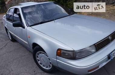 Седан Nissan Maxima 1989 в Первомайську