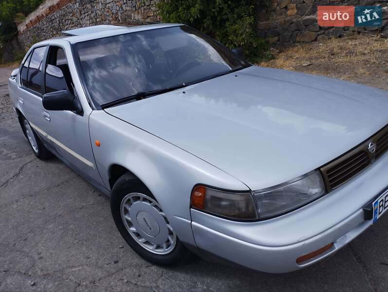 Nissan Maxima 1989