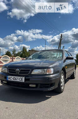 Седан Nissan Maxima 1996 в Луцке