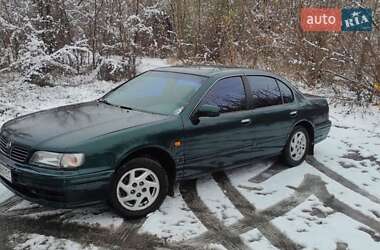 Седан Nissan Maxima 1998 в Комсомольском