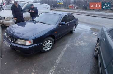 Седан Nissan Maxima 1996 в Николаевке