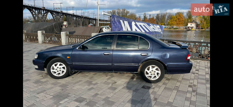Седан Nissan Maxima 1998 в Днепре