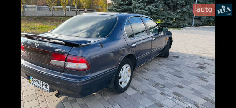 Седан Nissan Maxima 1998 в Днепре