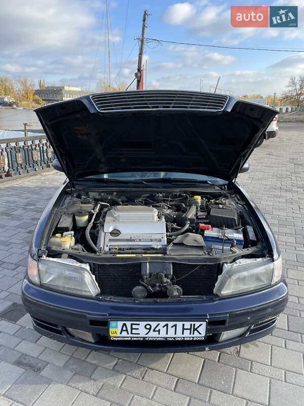 Седан Nissan Maxima 1998 в Днепре
