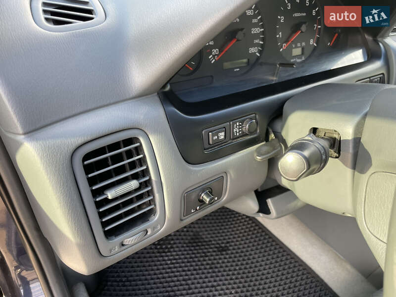 Седан Nissan Maxima 1998 в Днепре