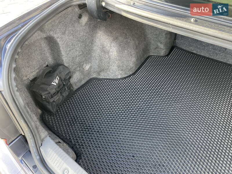 Седан Nissan Maxima 1998 в Днепре