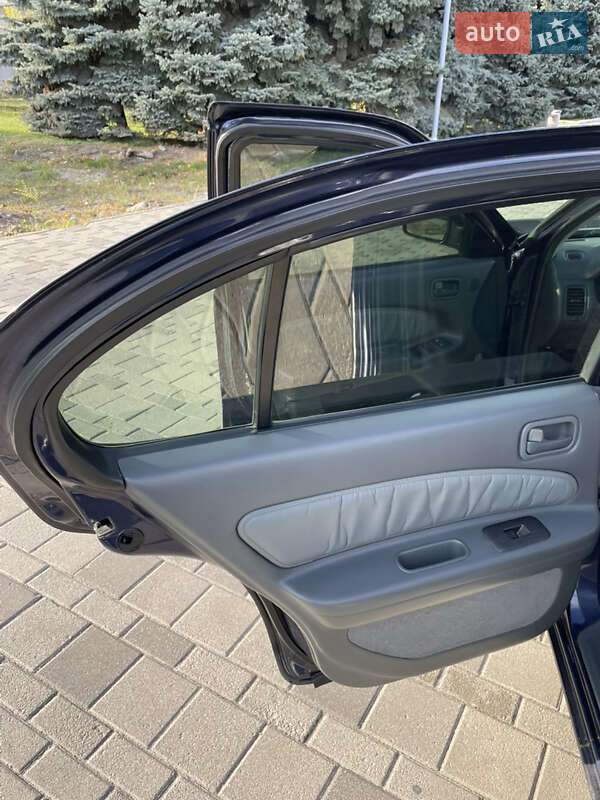 Седан Nissan Maxima 1998 в Днепре